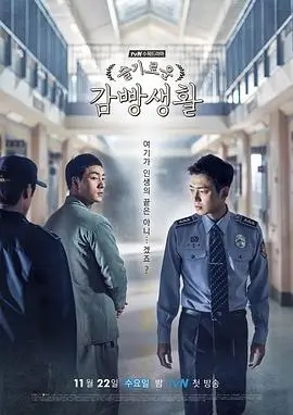 长桌夜谈纪录片的画面缩略图，暖光下的桌面与录音设备